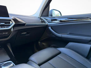 https://vehicle.imgix.net/4267897/cd711574-f88f-415c-a045-26100b0dab64.jpg