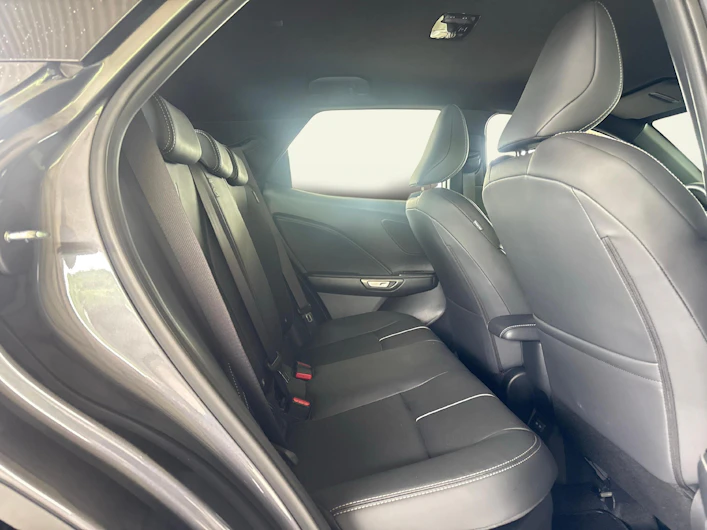 immagine del veicolo LEXUS LBX