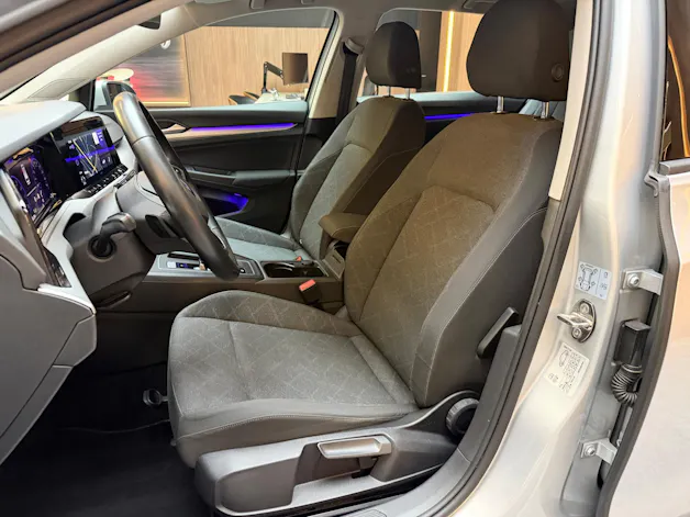 VW Golf VIII Variant 1.0 eTSI Life DSG