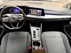 VW Golf VIII Variant 1.0 eTSI Life DSG