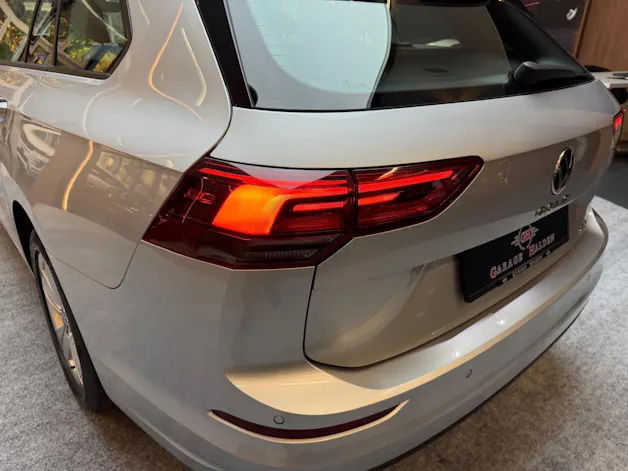 VW Golf VIII Variant 1.0 eTSI Life DSG