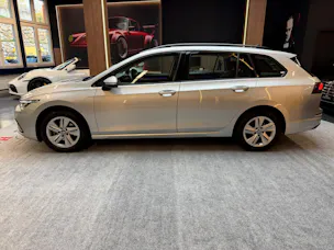 VW Golf VIII Variant 1.0 eTSI Life DSG