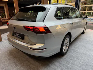 VW Golf VIII Variant 1.0 eTSI Life DSG