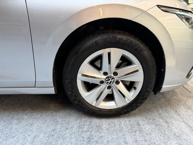 VW Golf VIII Variant 1.0 eTSI Life DSG