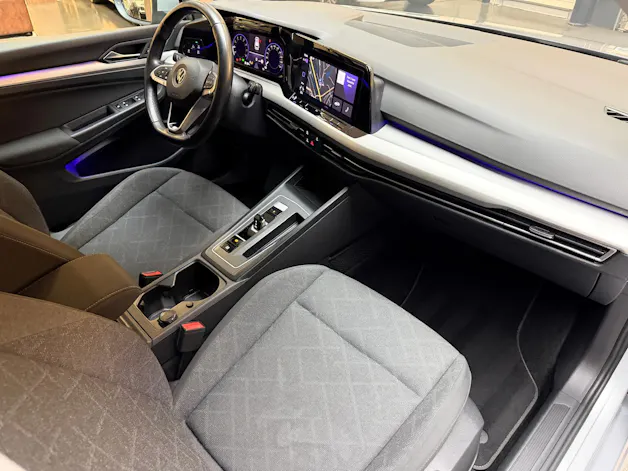 VW Golf VIII Variant 1.0 eTSI Life DSG