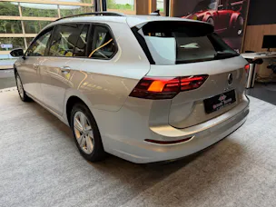 VW Golf VIII Variant 1.0 eTSI Life DSG