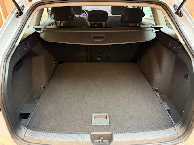 VW Golf VIII Variant 1.0 eTSI Life DSG