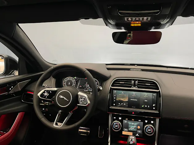 Jaguar XE 2.0 T 300 Sport AWD