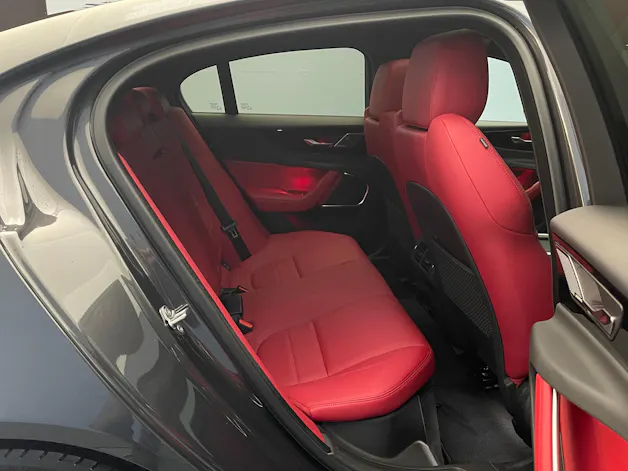Jaguar XE 2.0 T 300 Sport AWD