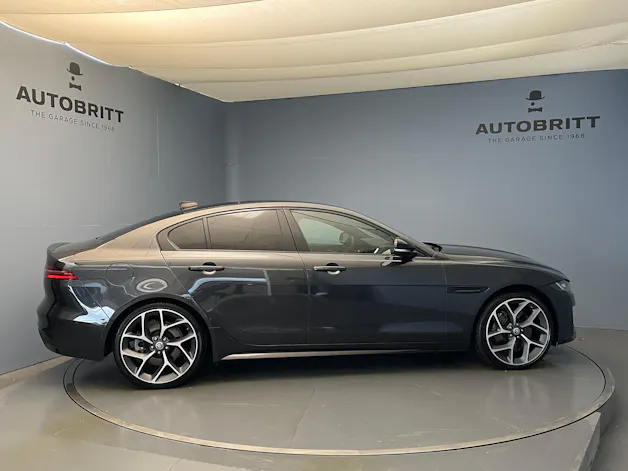 Jaguar XE 2.0 T 300 Sport AWD