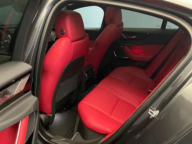 Jaguar XE 2.0 T 300 Sport AWD
