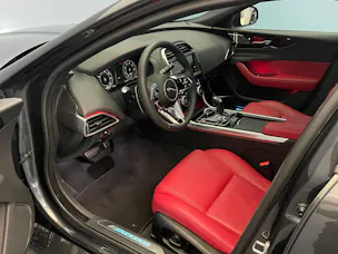 Jaguar XE 2.0 T 300 Sport AWD