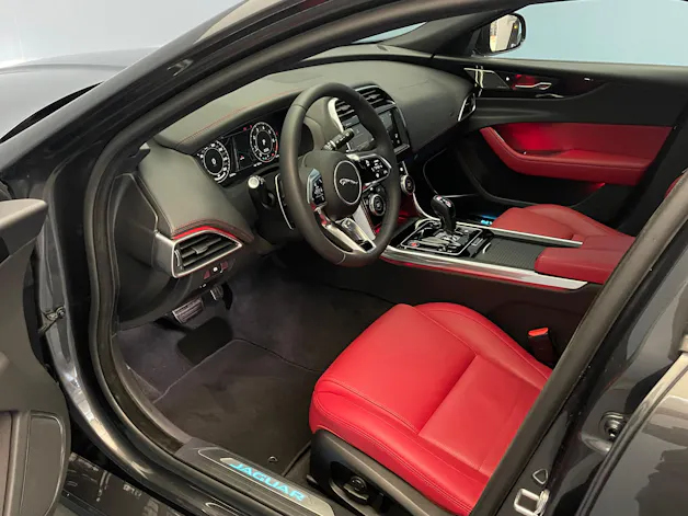 Jaguar XE 2.0 T 300 Sport AWD