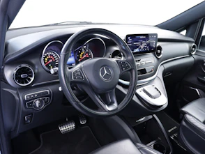 Fahrzeugbild MERCEDES-BENZ V 300 d Swiss Edition AMG Line lang Van