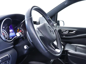 Fahrzeugbild MERCEDES-BENZ V 300 d Swiss Edition AMG Line lang Van