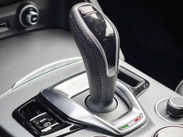 Alfa Romeo Stelvio 2.0 Q4 280 Veloce Pack Tow Hook