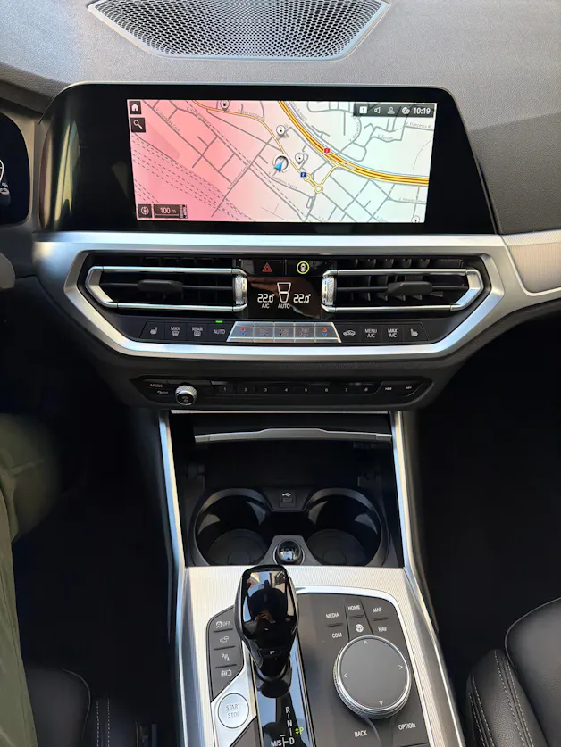 BMW 330e xDrive SAG
