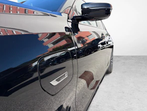 https://vehicle.imgix.net/4269596/05b61ba3-427e-479a-9325-574f4681a7e3.jpg