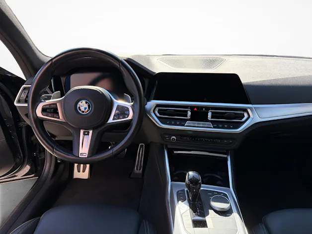 BMW 330e xDrive SAG