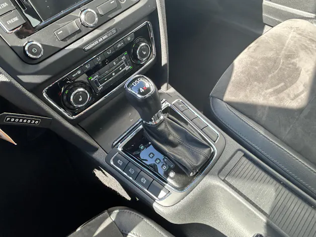 Škoda Superb 2.0 TDI 140 Elegance DSG S/S