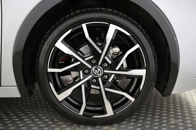 Toyota Prius 2.0 Plug-In-Hybrid Style
