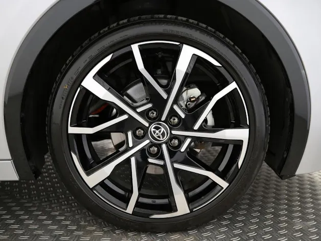 Toyota Prius 2.0 Plug-In-Hybrid Style