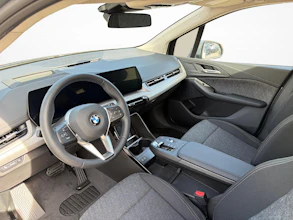 https://vehicle.imgix.net/4269930/2a92c4ec-46df-486b-99fd-f07fe4b43fa8.jpg