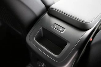 https://vehicle.imgix.net/4269994/301cfb1f-a1ea-4cdb-833b-53c242a48564.jpg