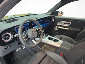 https://vehicle.imgix.net/4270166/b627dbd5-8e45-4d48-99a5-f803cbe91a40.jpg