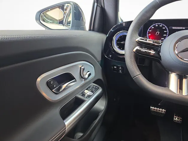 MERCEDES-BENZ GLB 220 4MATIC AMG Line