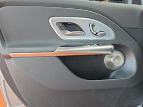 https://vehicle.imgix.net/4270182/34ed1e68-8999-436f-8636-1c6d077e9819.jpg