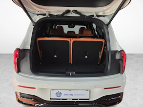 https://vehicle.imgix.net/4270189/31046625-d07c-4a83-b3fa-47a0fb7dd877.jpg