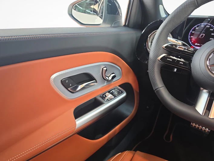 Fahrzeugbild MERCEDES-BENZ GLB 220