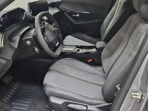 Peugeot 2008 1.2 Hybrid 145 Allure