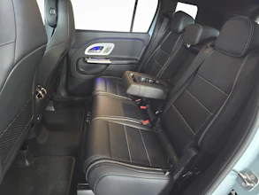 https://vehicle.imgix.net/4270339/c81400c5-7124-4c39-8b42-cd36c63da93b.jpg