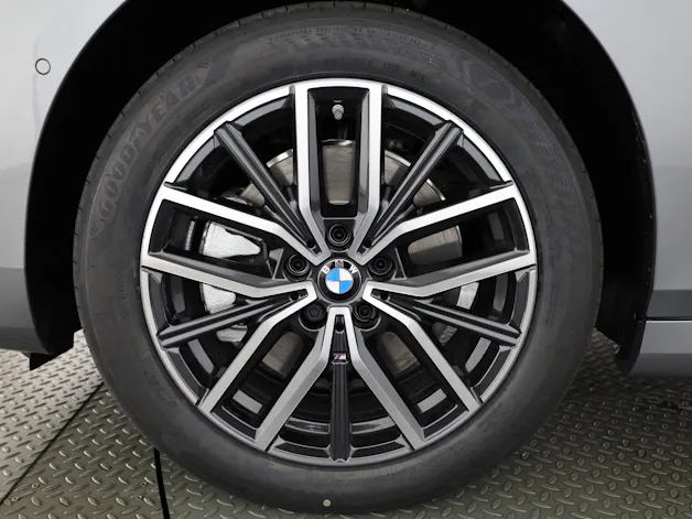 BMW 230e xDrive paddles Active Tourer