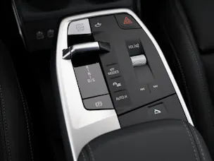 BMW 230e xDrive paddles Active Tourer