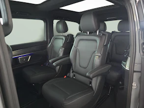 https://vehicle.imgix.net/4270373/f3d8dd73-613f-4db9-a32d-52dcc92ddb06.jpg