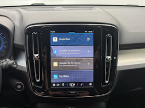 Fahrzeugbild VOLVO XC40 2.0 B3 MH Plus Dark