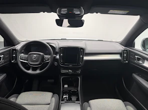 Fahrzeugbild VOLVO XC40 2.0 B3 MH Plus Dark