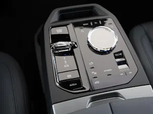 BMW iX M70
