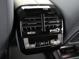 BMW iX M70