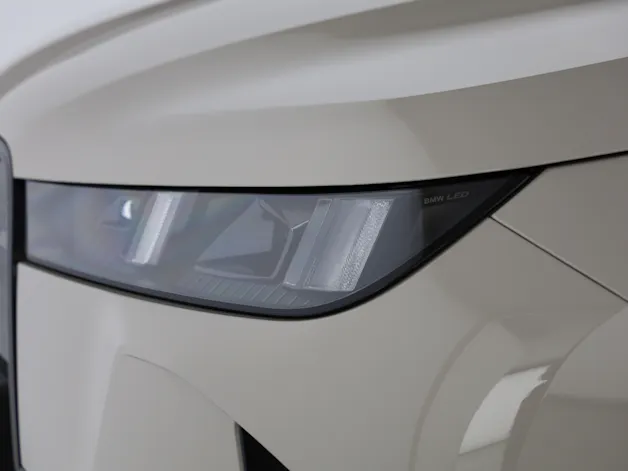 BMW iX M70