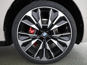BMW iX M70