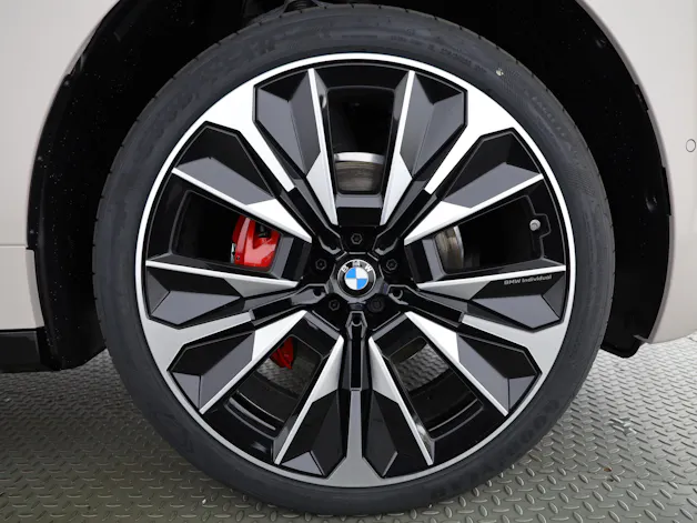 BMW iX M70