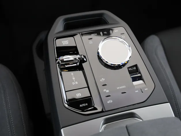 BMW iX M70