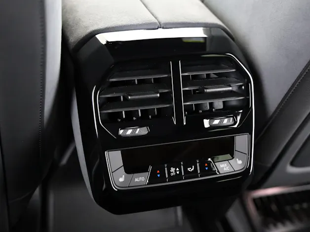 BMW iX M70