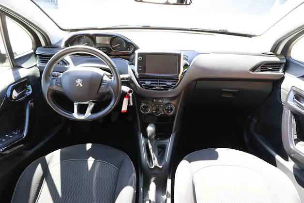 Peugeot 208 1.2 PureTech Signature S/S