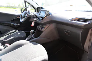 Peugeot 208 1.2 PureTech Signature S/S