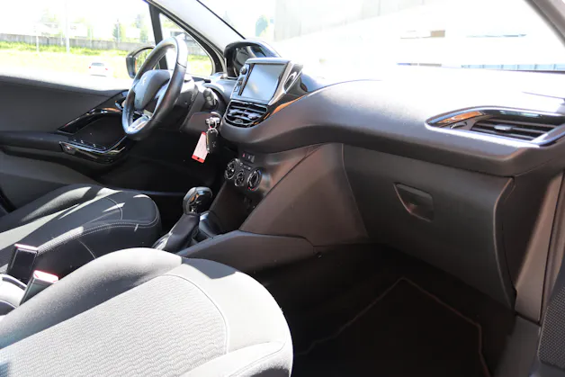 Peugeot 208 1.2 PureTech Signature S/S
